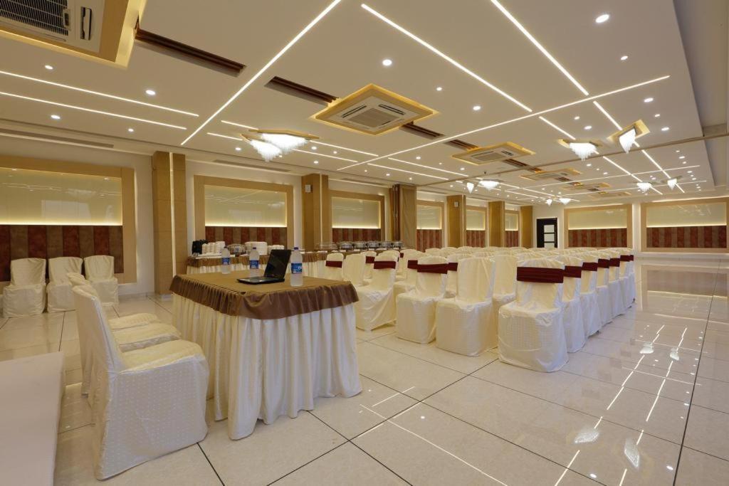Hotel Decent Unjha Exterior photo