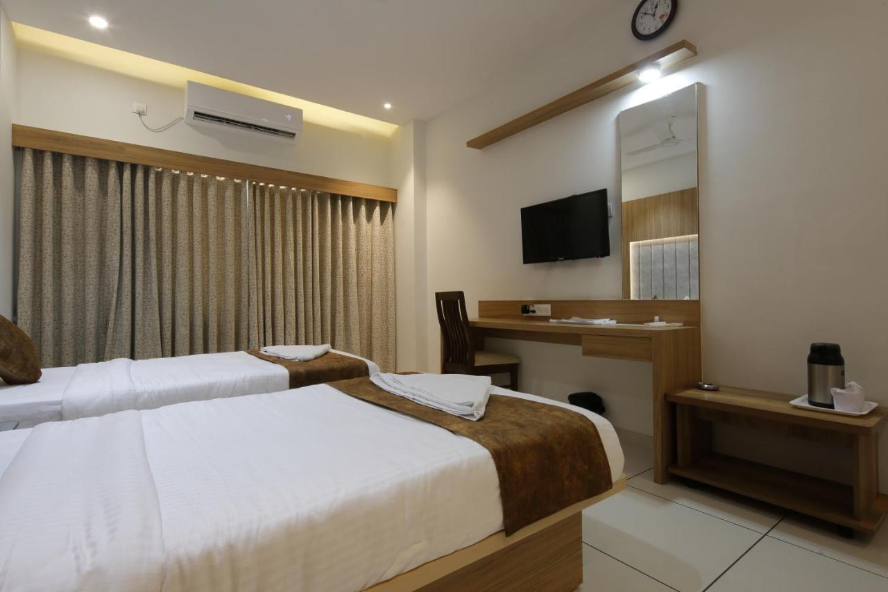 Hotel Decent Unjha Exterior photo